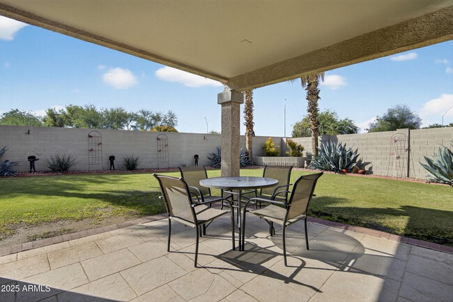Foto del edificio - 15481 W Mauna Loa Ln