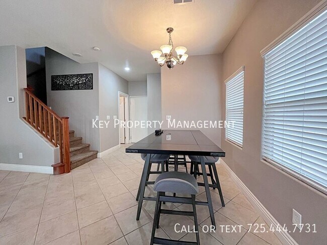 Building Photo - 2 BEDROOM TOWNHOME W/ LOFT IN HENDERSON!