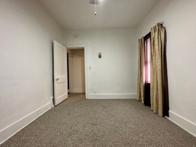 Foto del edificio - Two Bedroom Two Bathroom Available in Battle Creek