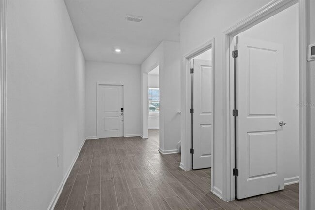 Building Photo - 2611 Runners Cir