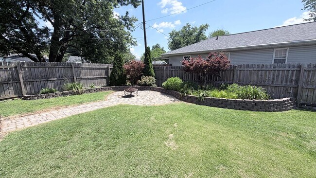 Foto del edificio - 1630 S Walnut Ln
