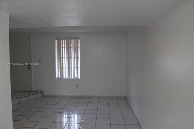 Foto del edificio - 1701 W 42nd Pl