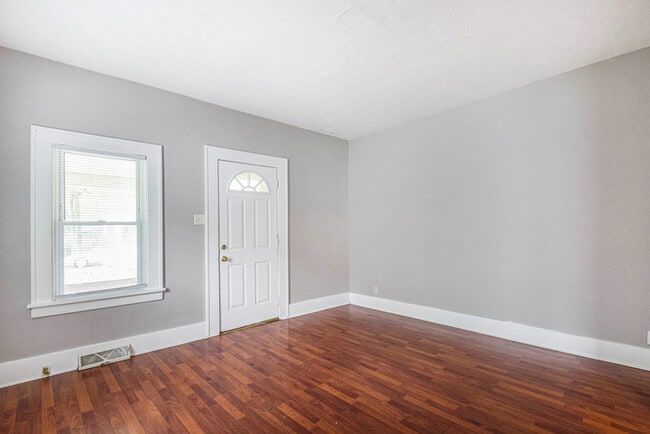 Building Photo - Comfortable Three Bedroom Home in a Great Location