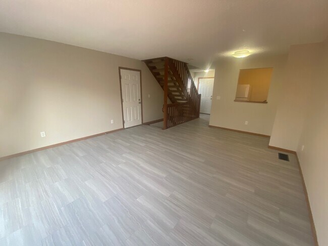 Foto del edificio - 175 MacEnroe Dr