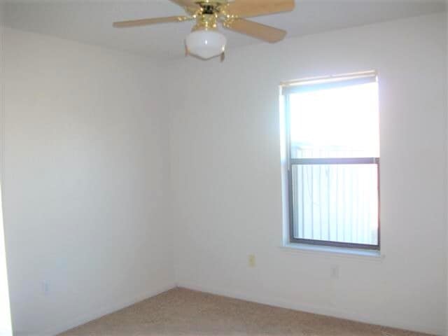 Building Photo - 306 Horseshoe Dr