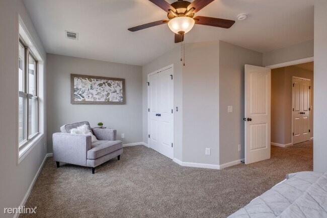 Building Photo - 253 Signature Pl