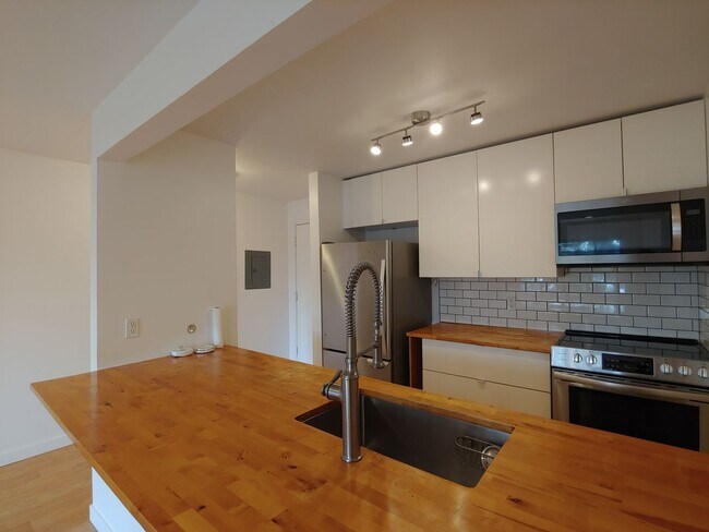 Foto del edificio - 1740 NE 86th St