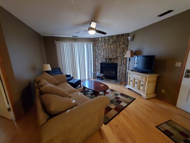 Foto del edificio - 842 Tenderfoot Hill Rd