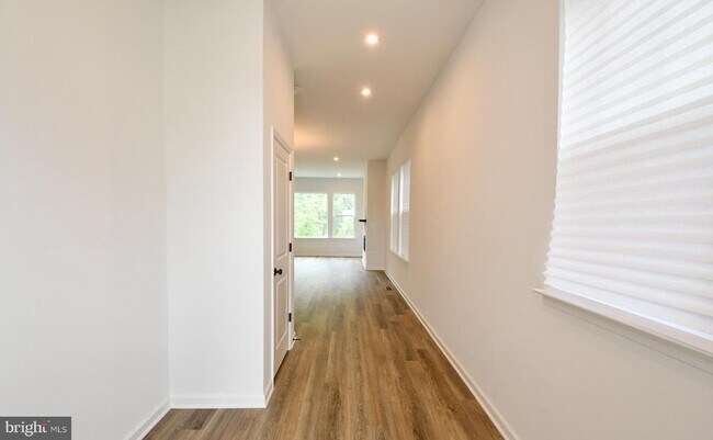 Foto del edificio - 18200 Moss Gdn Rd