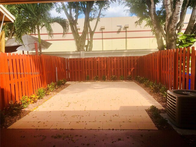 Foto del edificio - 221 NW 106th Ave