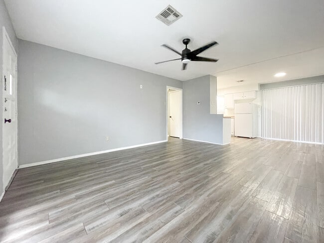 Building Photo - 1118 La Porte Dr