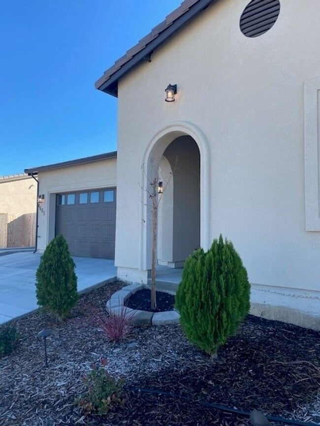 Building Photo - 4665 Pleasant Hills Dr