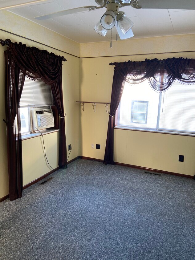 Living room - 1825 S Michigan Ave