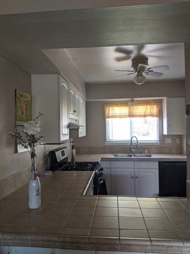 Kitchen - 17212 Nisson Rd