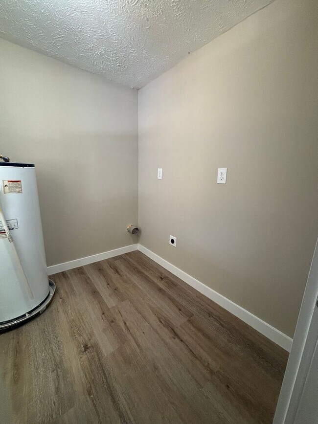 Building Photo - 224 Spring Creek Law Rd