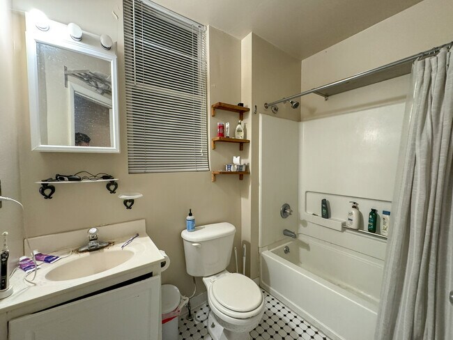 Foto del edificio - 1415 Chapin St NW