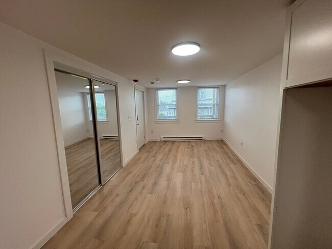 Foto del edificio - 5 Bellingham Ave