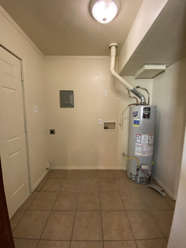 Building Photo - 2705 S Monterey Vista