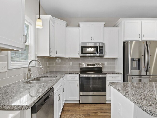 Foto del edificio - 4 Bedroom Single Family Home in Fayetteville