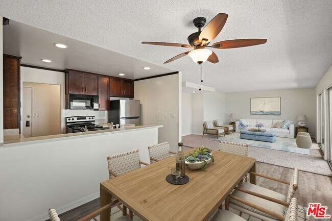 Building Photo - 18000 Coastline Dr
