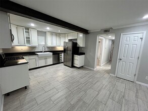 Building Photo - 219 Marshall St