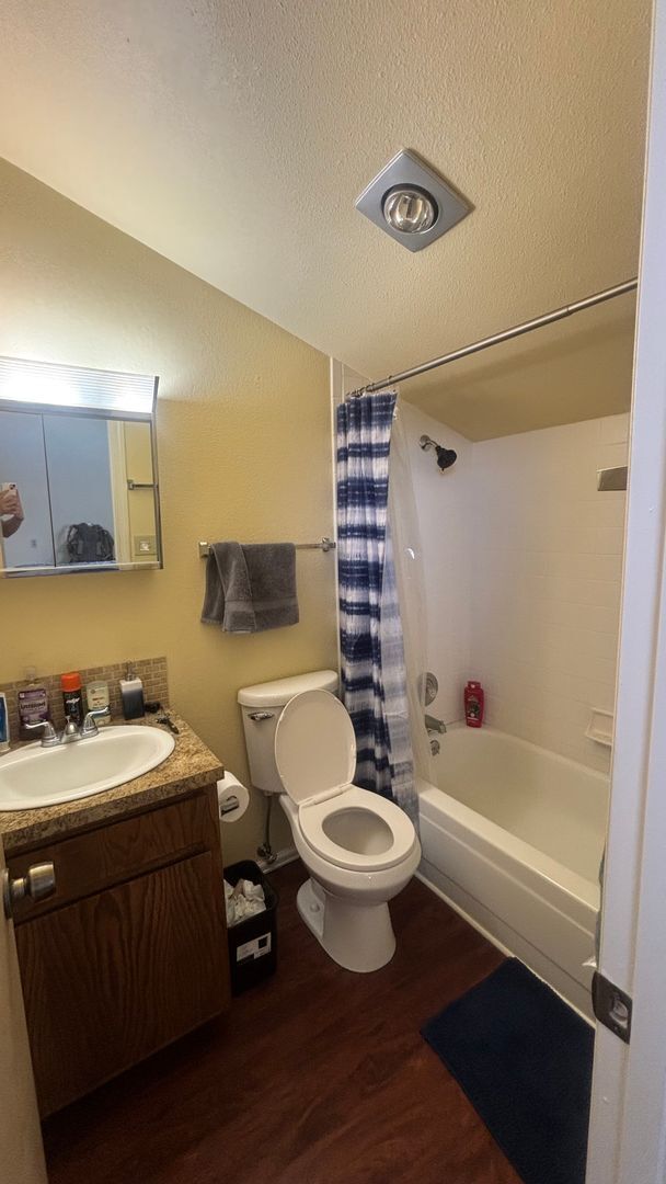 Foto del edificio - 6220 Forest Edge Rd