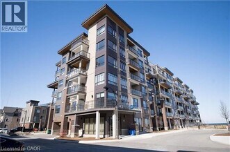 Building Photo - 40 Esplanade Ln