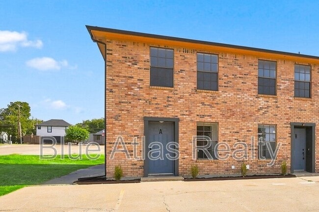 Building Photo - 8108 Foxfire Ln