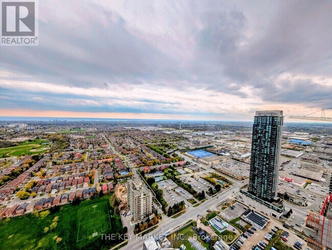 Photo du bâtiment - 448 Burnhamthorpe Rd W