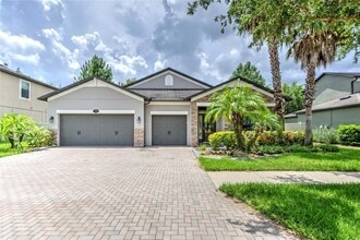 Building Photo - 1122 Oakcrest Dr