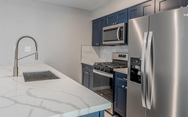 Building Photo - 914 Sirocco Dr