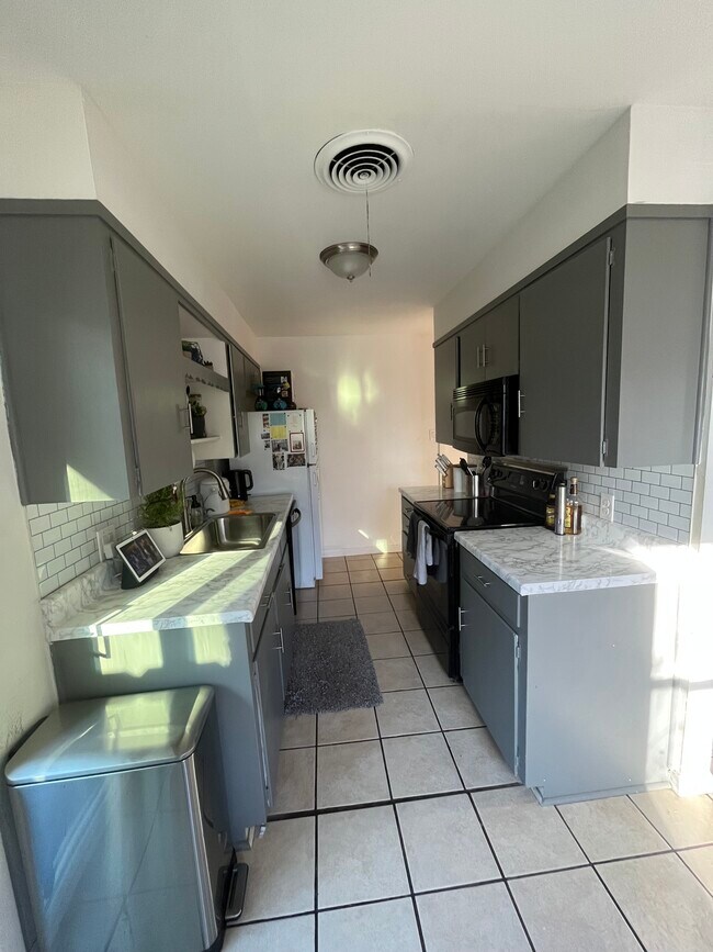 Building Photo - 1406 Braes Ridge Dr