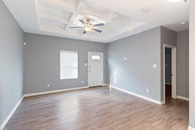 Living room - 1720 W Taft St