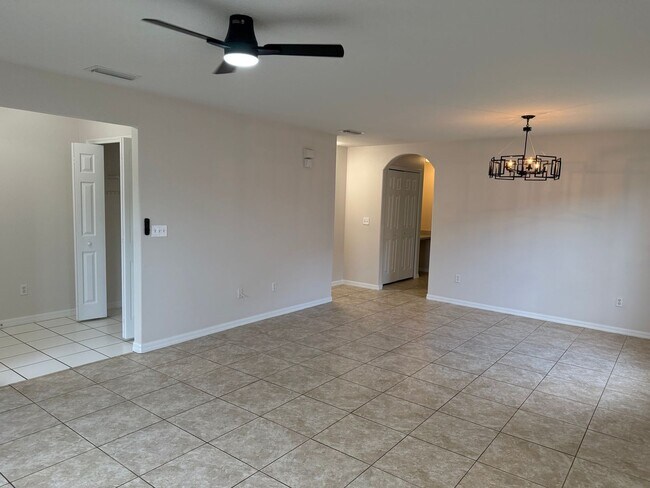 Foto del edificio - Spacious 4 bedroom home in Lake Mary