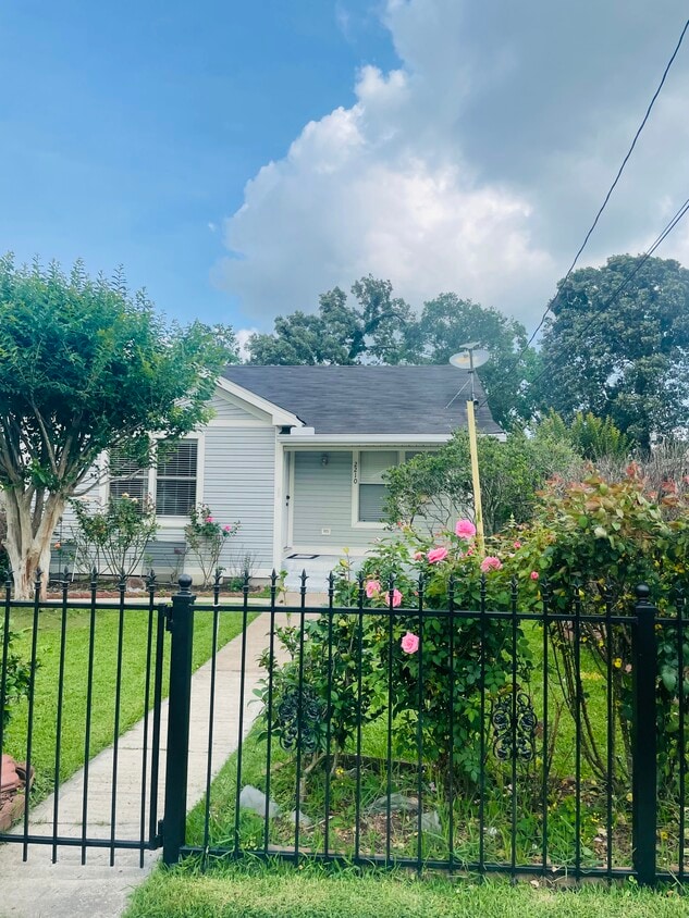 Front of the home - 2210 Earl St