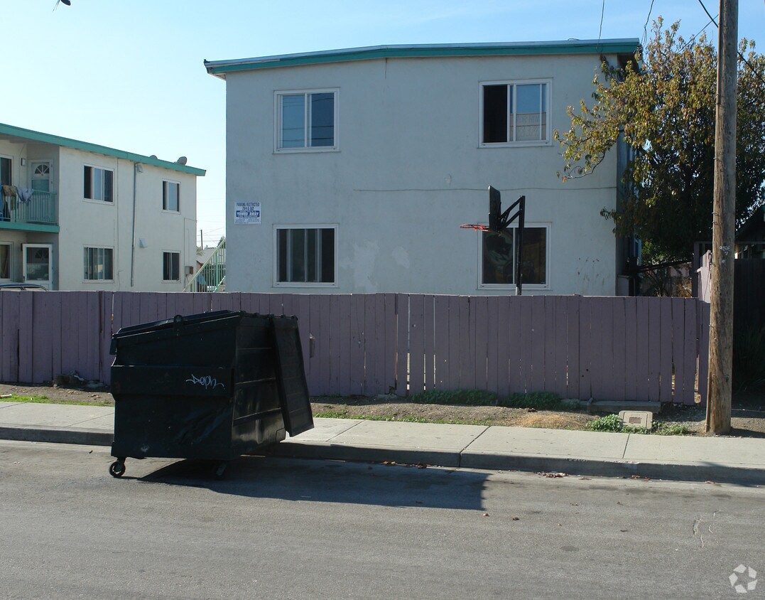 Building Photo - 4420-4430 Bassett St