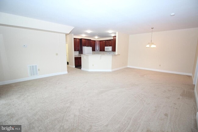 Building Photo - 1665 Kenton Rd