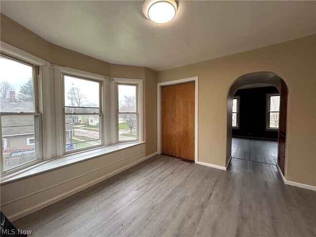 Foto del edificio - 3448 E 69th St