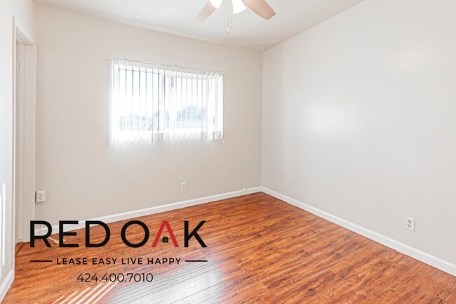 Foto del edificio - 11736 Gurley Ave