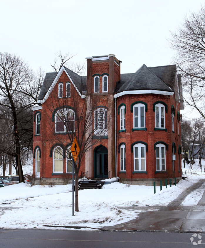 Building Photo - Genesee St Apartments