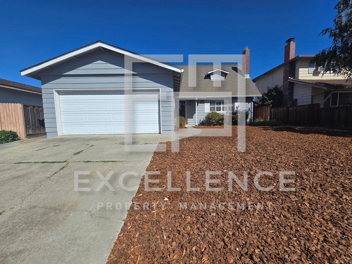 Primary Photo - 2 Story 4/2 + Office, Hwf, Pets Negotiable...