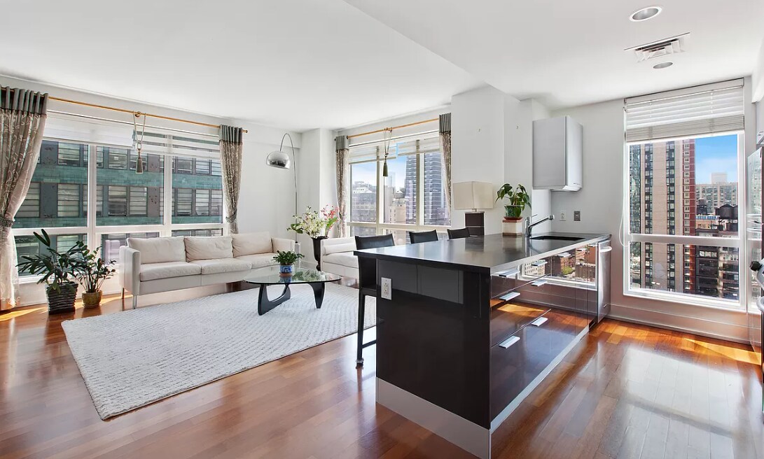 Primary Photo - 350 W 42nd St