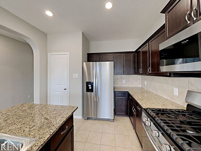 Foto del edificio - 8041 Ballater Dr