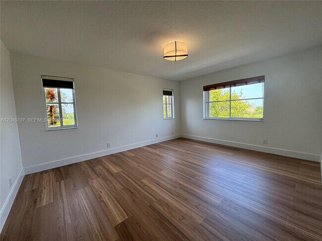 Foto del edificio - 1653 Winterberry Ln