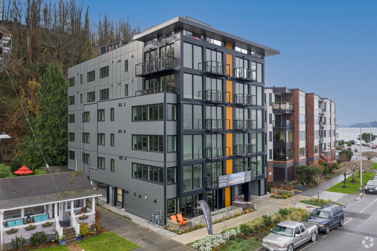 Primary Photo - 1118 Alki Ave SW