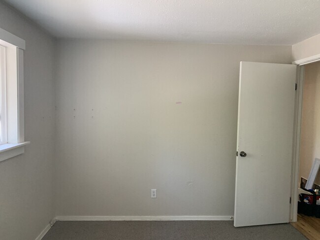 Building Photo - 455 Redmond