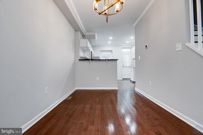 Building Photo - 337 S Macon St.