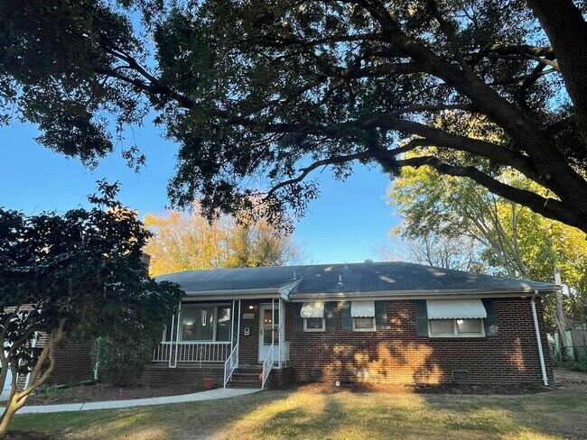 Building Photo - Brick Ranch in Lake Terrace