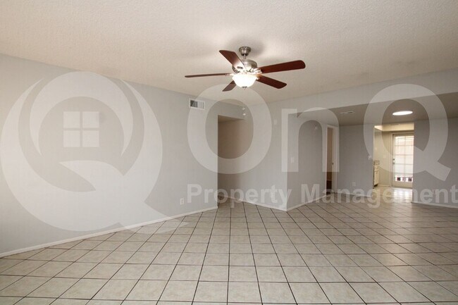 Foto del edificio - 1927 E Hampton Ave