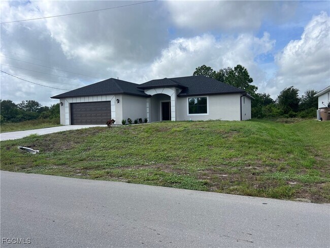 Building Photo - 1302 Sunniland Blvd